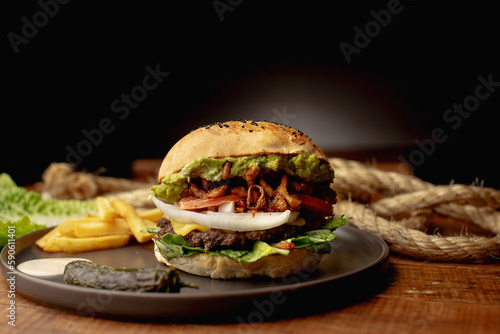 Obraz na plátně Hamburguesa preparada y servida para comer