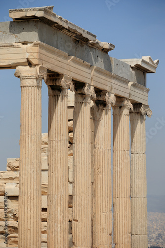 Obraz na płótnie Ionic columns in the Erechtheion Temple on the Acropolis of Athens. w salonie