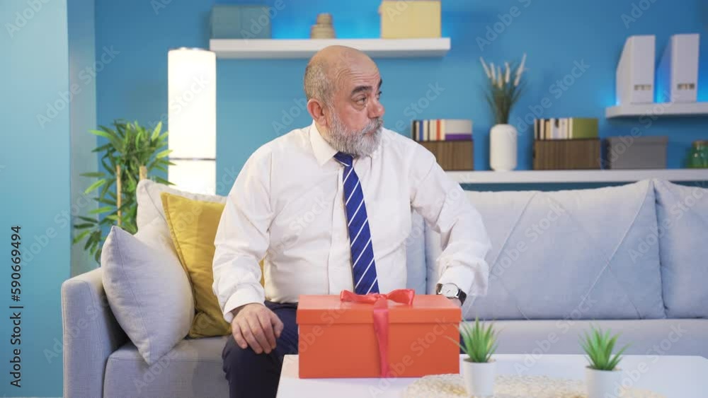 Retired old man receiving a gift is waiting to give it.
The old man, who received a gift for his wife or lover, waits excitedly and happily.
Retired old man receiving a gift is waiting to give it.
The old man, who received a gift for his wife or lover, waits excitedly and happily.