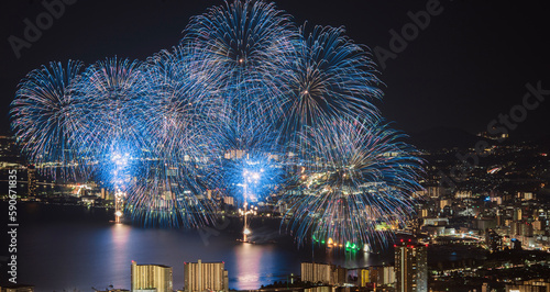 日本で一番大きい湖であるびわ湖の花火大会  © lastpresent