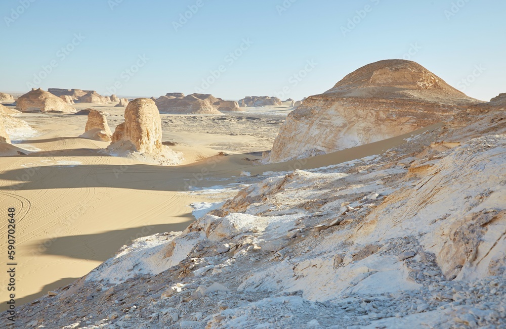 Fototapeta premium The Otherworldly White Desert Near Egypt's Bahariya Oasis