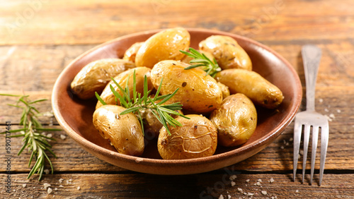 roasted potatoes with salt and rosemary