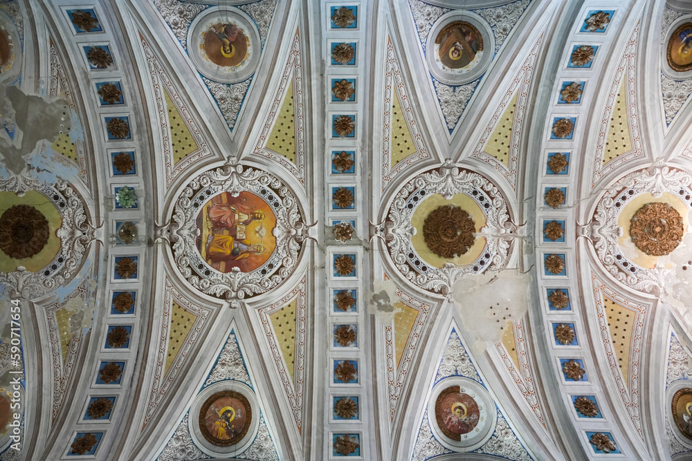 Kunstwerke einer Kirche in Bosa auf Sardinien
