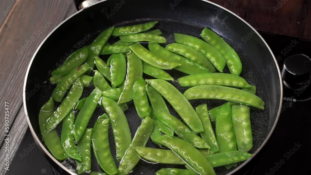 The cooking process of special Chinese food Dutch peas fried shrimp The cooking process of special Chinese food Dutch peas fried shrimp