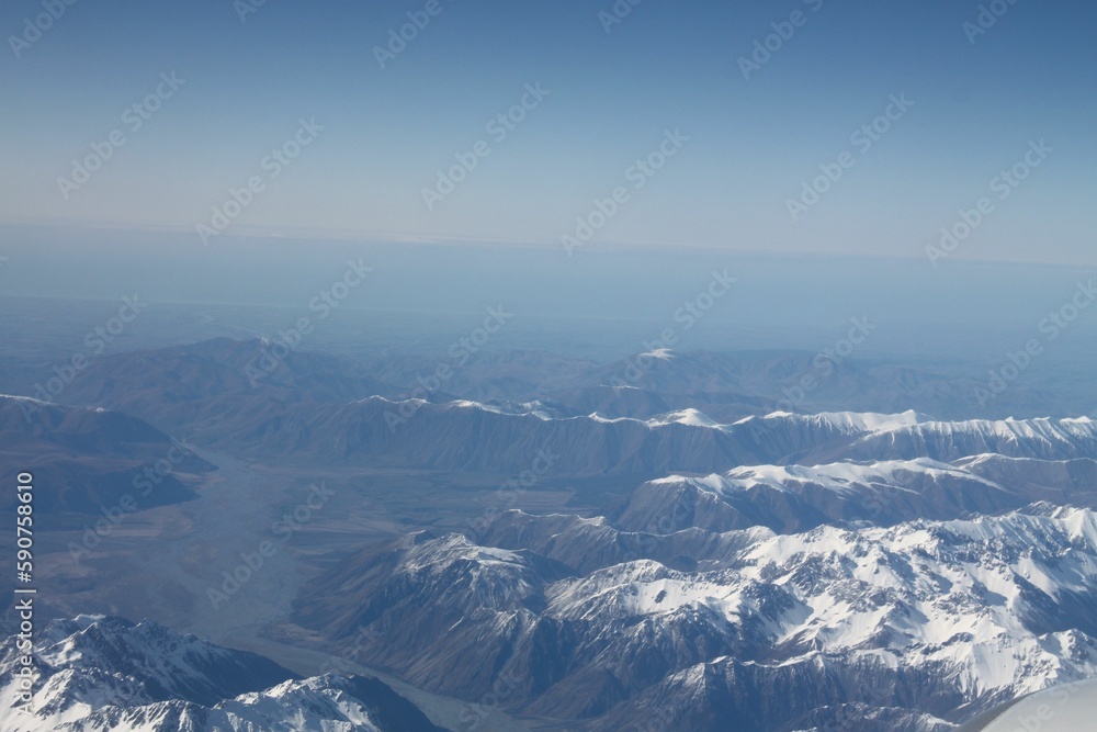 Naklejka premium Beautiful shot of a mountainous landscape covered with snow