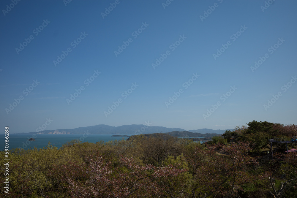 日本の岡山県瀬戸内市から見えた小豆島