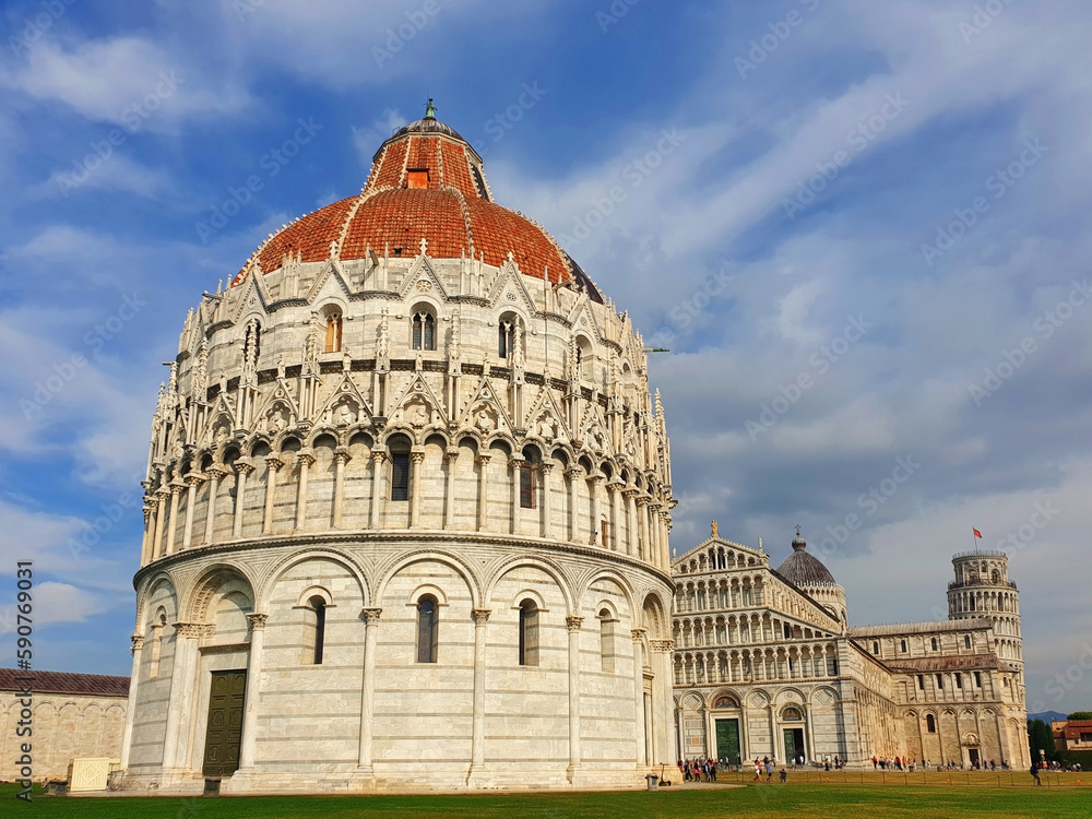 Landmarks of the city of Pisa: Baptistery of San Giovanni, Leaning Tower of Pisa, Cathedral of Santa Maria Assunta.