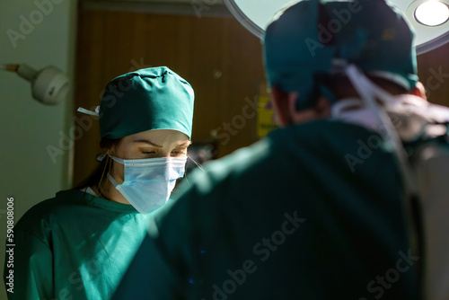 Tablou pe pânză female caucasian surgeon operating emergency room