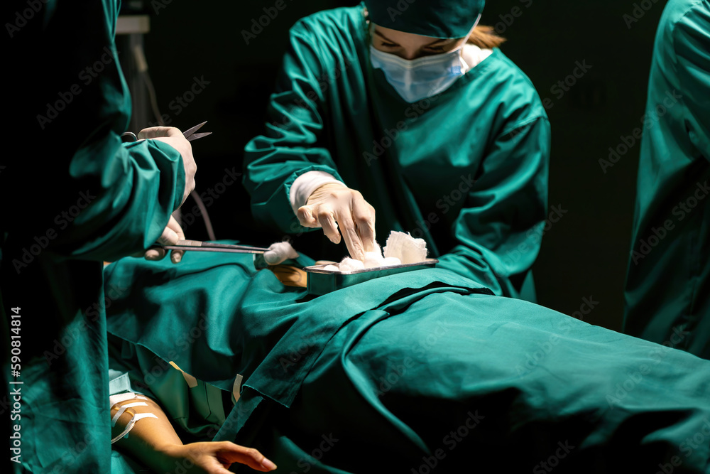 surgeon team performing practice operation theater. medical surgical team showing procedure to teach intern doctor. medical staff group wearing uniform helping new doctor to learn surgery procedure