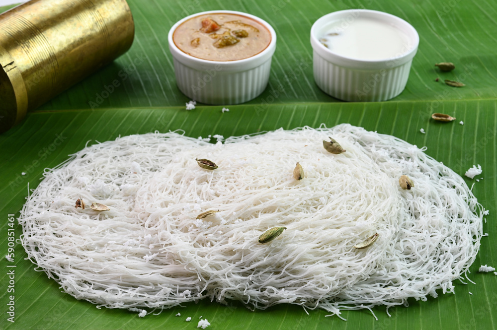 Indian breakfast Idiyappam with kurma and coconut milk. foto de Stock
