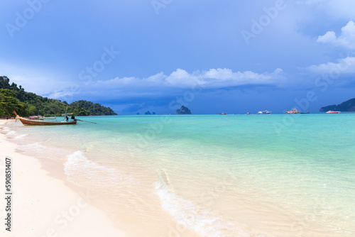 Paradise beach is a really tranquil place. Crystal clear water and a very interesting snorkeling reef at Koh Kradan in Trang, Thailand. 