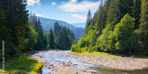 Fotografía nature scenery with mountain river