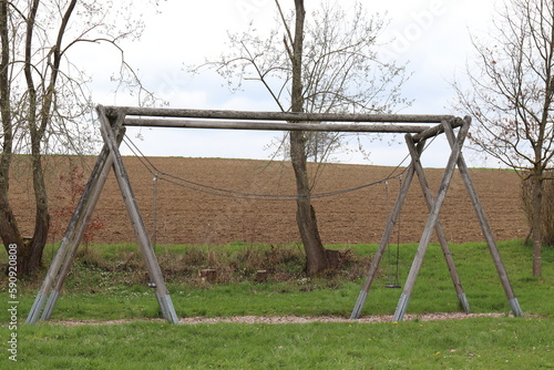 Partnerschaukel auf dem Spielplatz. photo