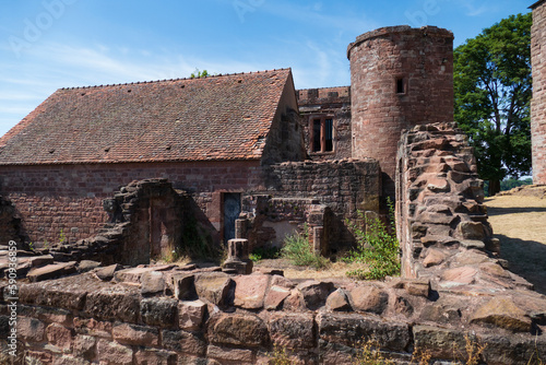 Lützelburg, Burgruine Château de Lutzelbourg im lothringischen Teil der Vogesen photo