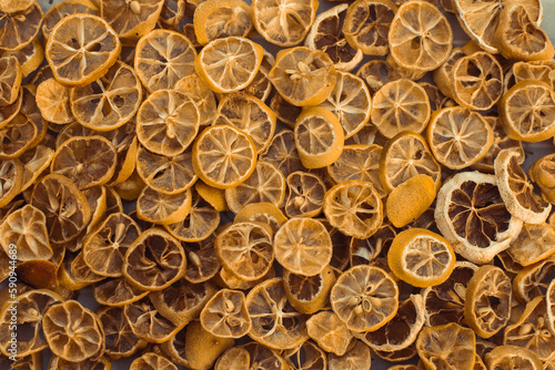 limones secos deshidratados al sol