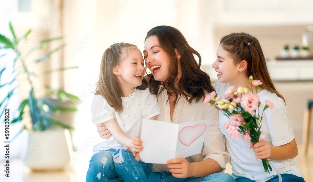 Obraz premium Daughters giving mother bouquet of flowers.