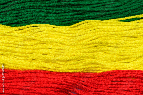 Deseń tapeta rasta flaga Jamajka żółty zielony czerwony z włóczki makro