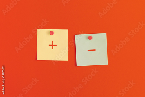 Obraz na płótnie Sticky notes with concept of positive and negative evaluation in decision making, approval or voting. w salonie