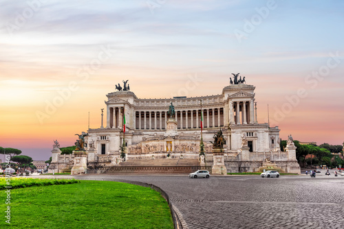 Obraz na płótnie Vittoriano or Altar of the Fatherland from Venice Square, sunset view, Rome, Italy w salonie