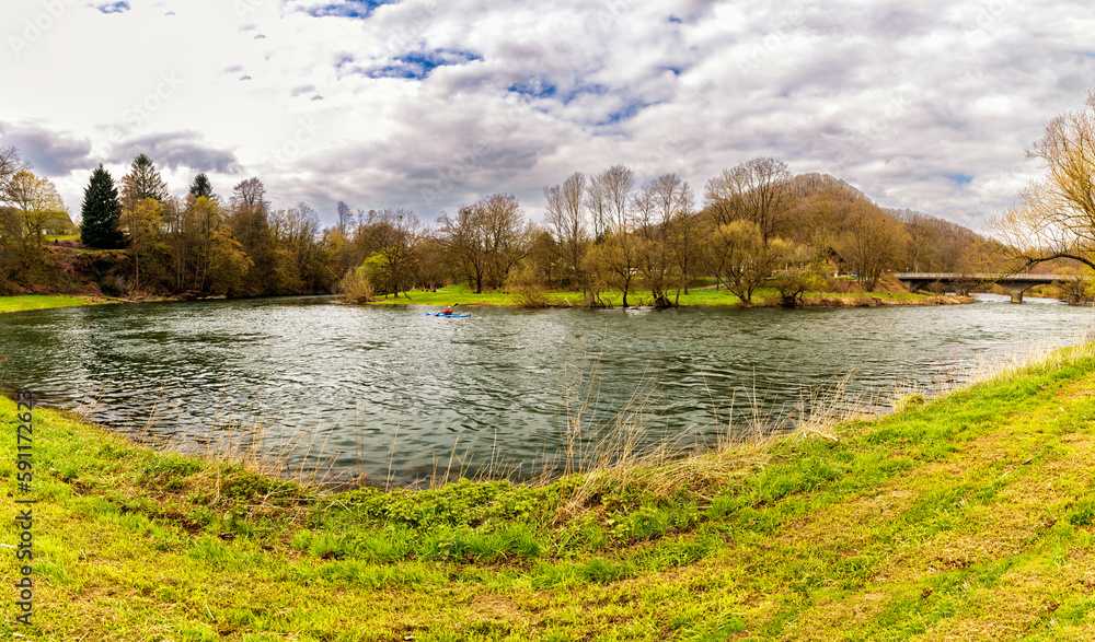Fototapeta premium Flußlandschaft Sieg bei Dreisel im zeitigen Frühling