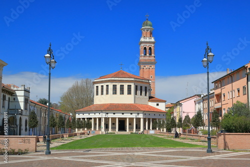 Фотография Temple of Beata Vergine del Soccorso called La Rotonda, distinguished by its octagonal shape in the Italian city of Rovigo