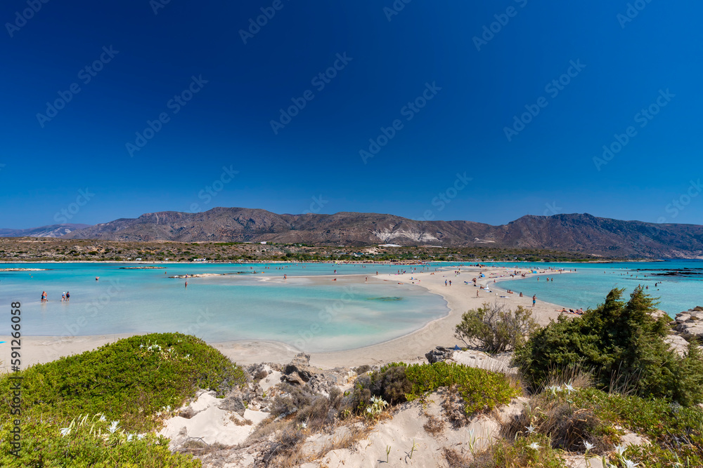 Krajobraz morski. Piękna piaszczysta plaża Elafonisi, Kreta, Grecja	
