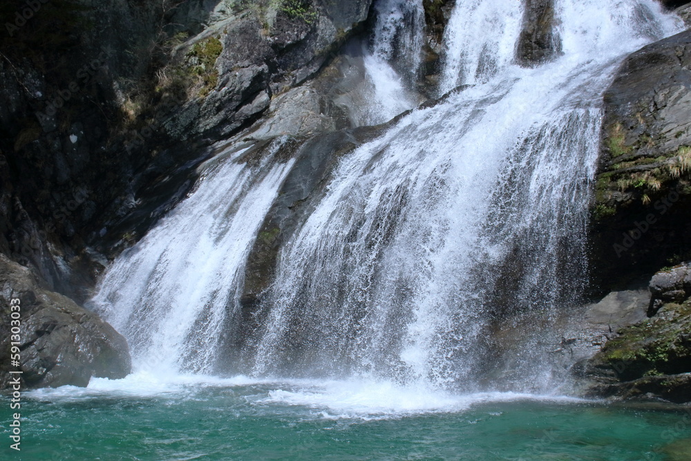 Obraz premium 瀬戸川渓谷 アメガエリの滝 クローズアップ (高知県 土佐町)