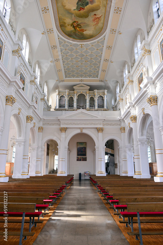 Innenansicht der Kath. Pfarrkirche St. Petrus und Paulus in Lauchheim im Ostalbkreis / Baden-Württemberg photo