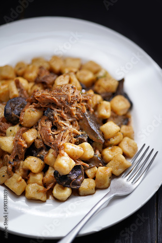 Obraz na płótnie italian gnocchi potato dumplings in duck ragu meat sauce w salonie