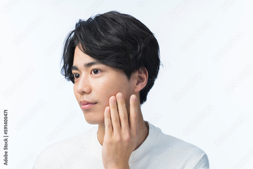 メンズビューティー /スキンケア /若いアジア人男性ポートレート