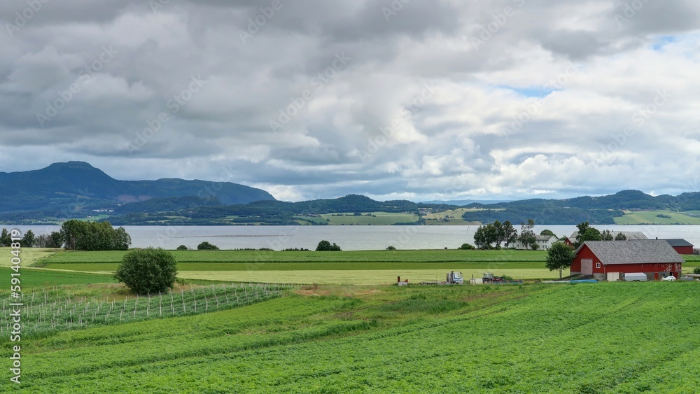 Obraz premium fjord de Trondheim (asenfjord) et pointe de Frosta et île de Tautra en Norvège 