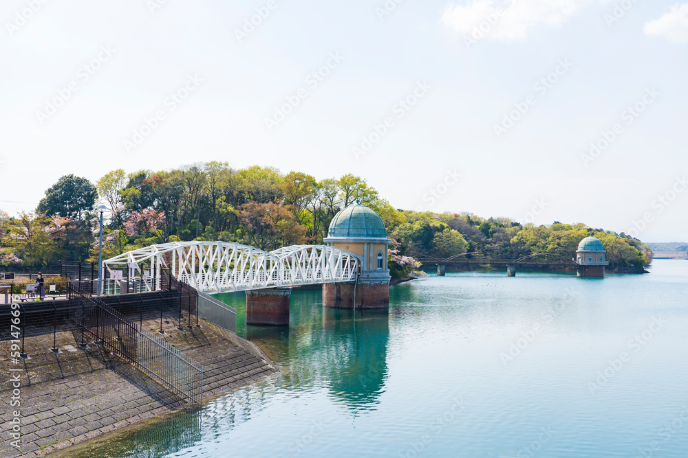 Fototapeta premium 村山貯水池第一取水塔（多摩湖）