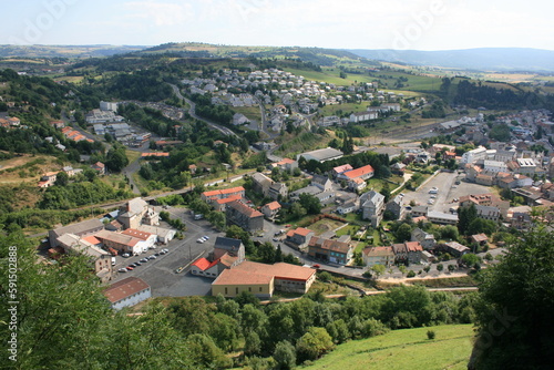 Panorama sur la ville basse de Saint-Flour et de ses environs (Auvergne, Cantal, France)