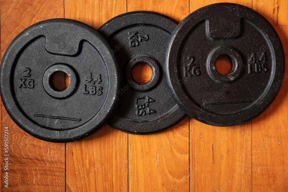 pesi per palestra sul pavimento
pesi per palestra sul pavimento