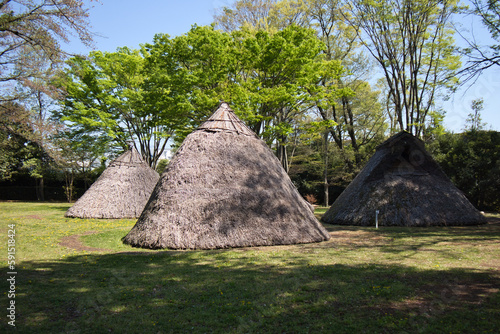 復元された茅葺の竪穴住居