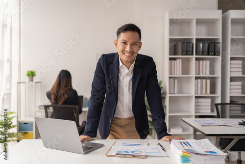 Fotografie Business women and man working in the office