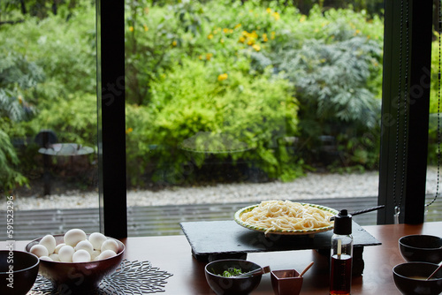 ホテルの食事コーナーの美味しい素麺の様子