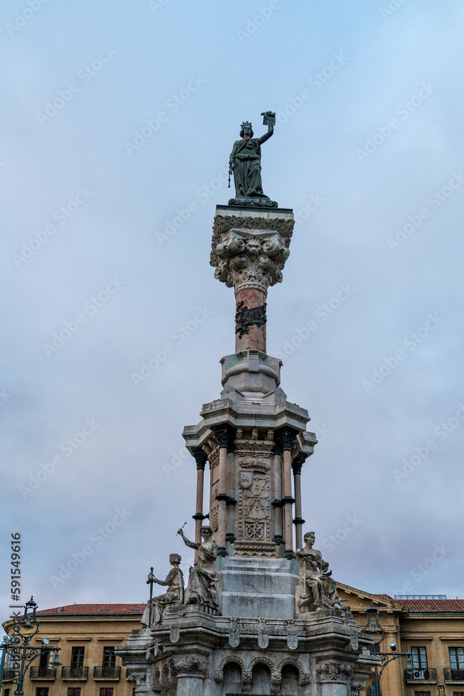 Monument to the Fueros, in the center of Pamplona. Erected on Paseo de Sarasate in 1903, it came to symbolise the Navarrese reaction in defence of their rights. 