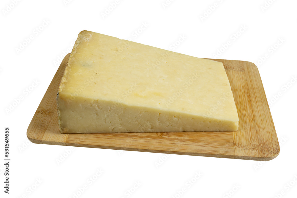 tranche de fromage Laguiole, en gros plan, isolé sur un fond blanc