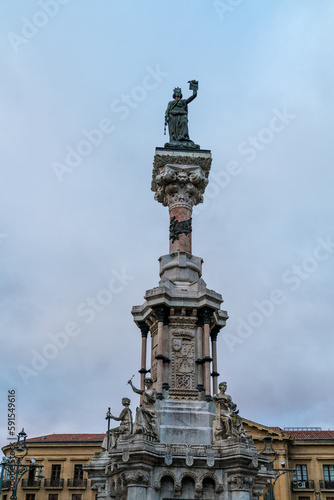 Monument to the Fueros  in the center of Pamplona. Erected on Paseo de Sarasate in 1903  it came to symbolise the Navarrese reaction in defence of their rights. 