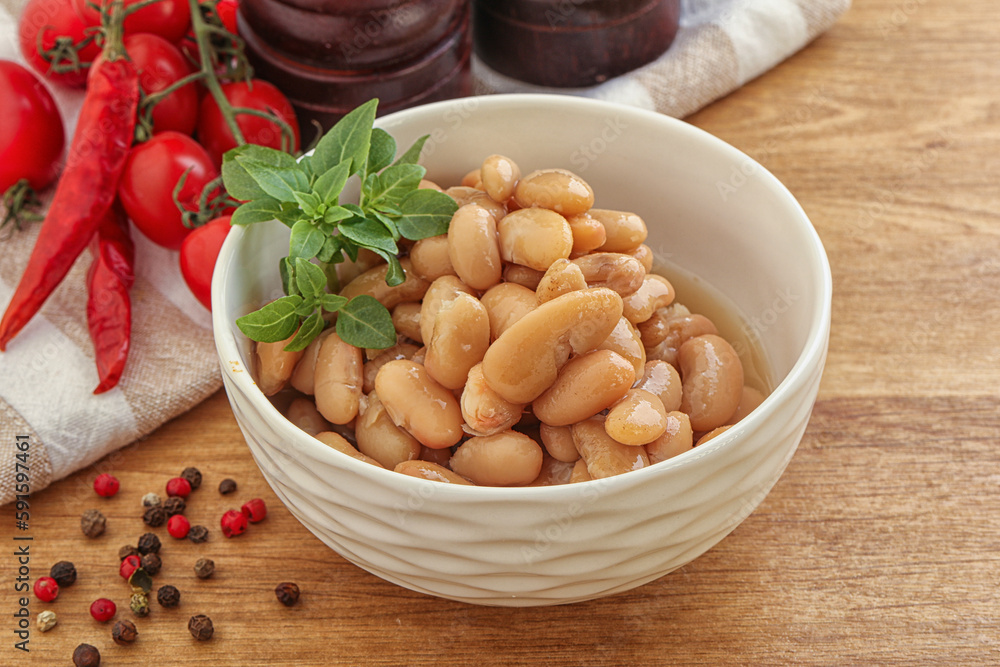 Whinte canned kidney beans in the bowl Whinte canned kidney beans in the bowl