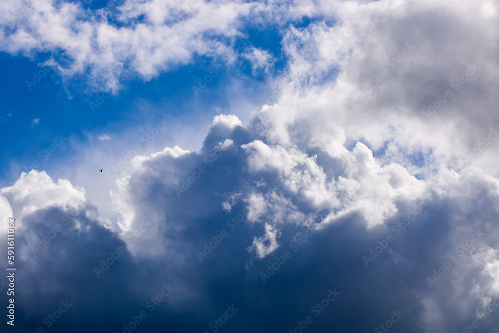 Fototapeta premium Ciel bleu avec nuages.