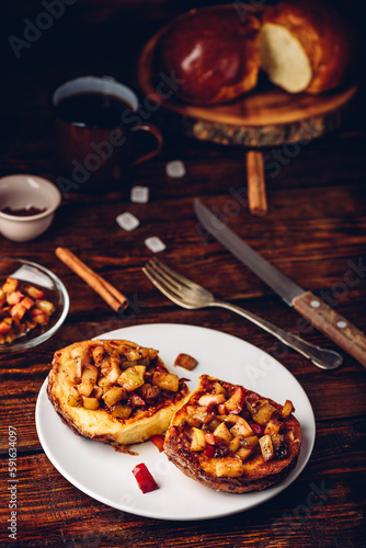 French toasts with apple and cinnamon