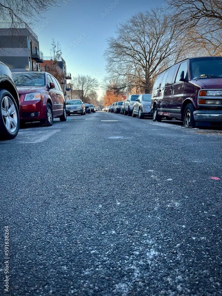 vue sur l'asphalte d'une rue de brookyn un matin d'hiver