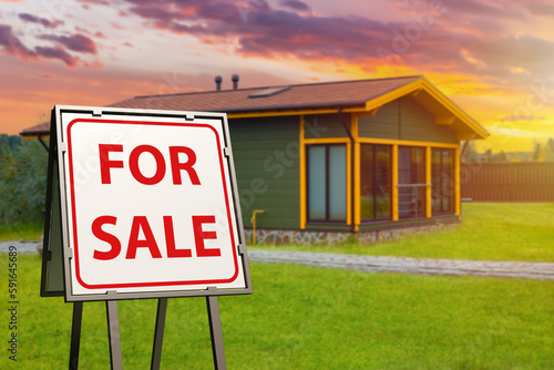 House for sale. Selling sig...