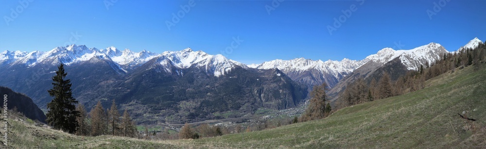 massif du Mont Blanc vu du val d'Aoste