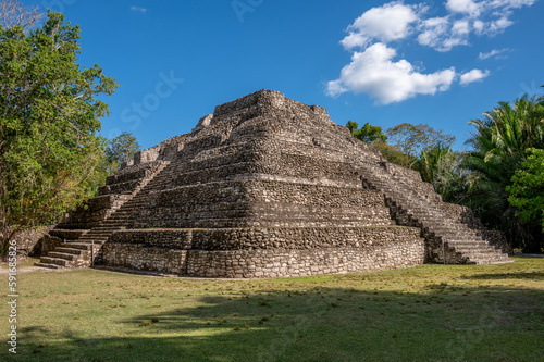 Foto Ancient mayan ruins of Chacchoben in the jungle near the cruise terminal at Costa Maya