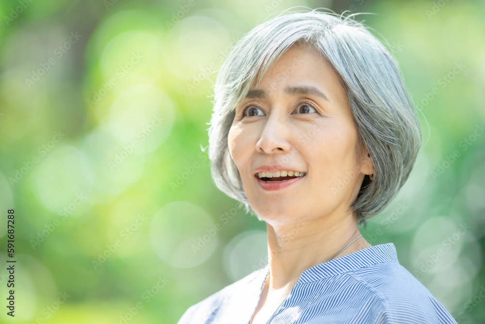 女性・新緑 女性・新緑