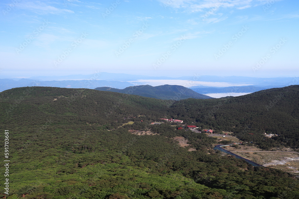 韓国岳から眺めるえびの岳の景色