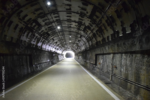 トンネルのある風景1